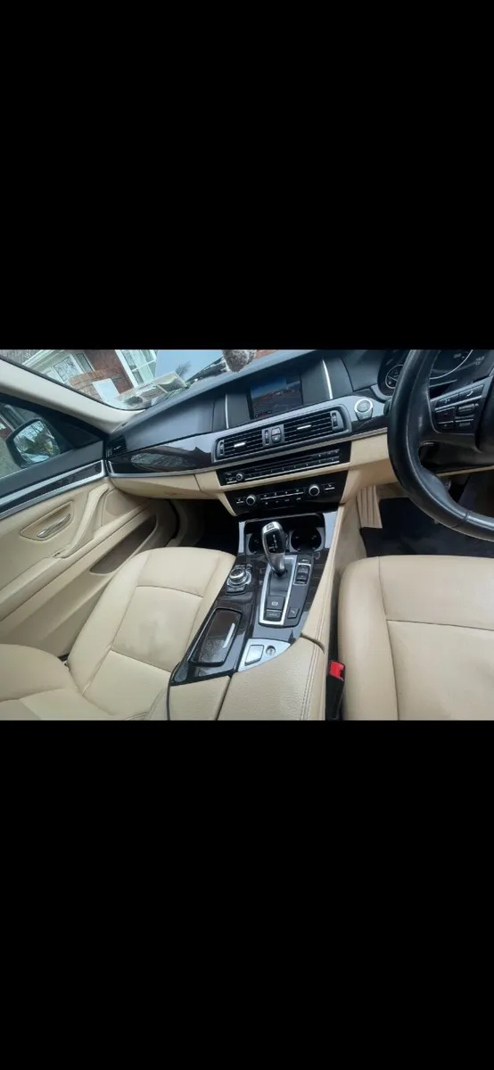 BMW 5-Series 2013 - Image 2