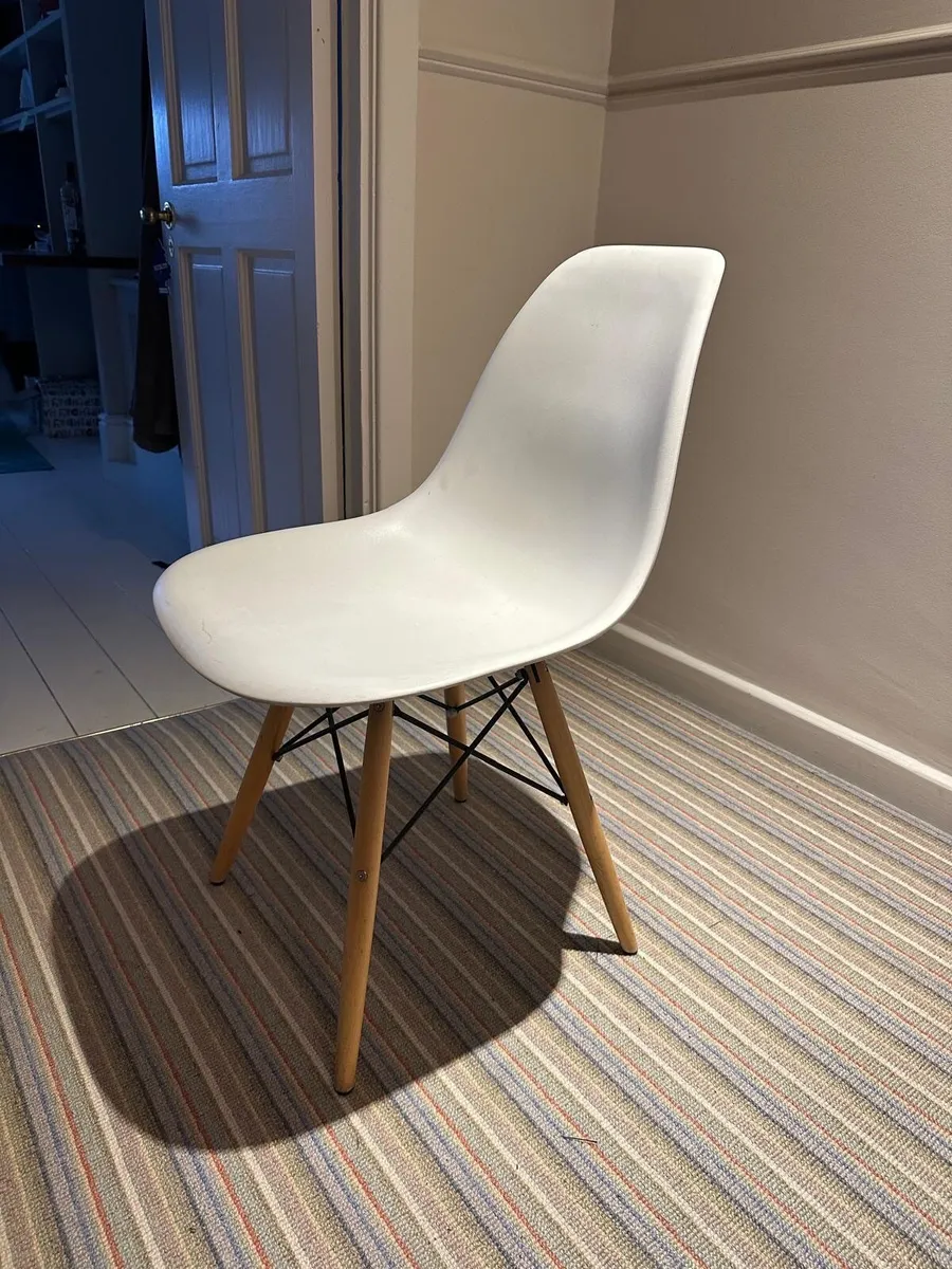 Table and 6 chairs - Image 4