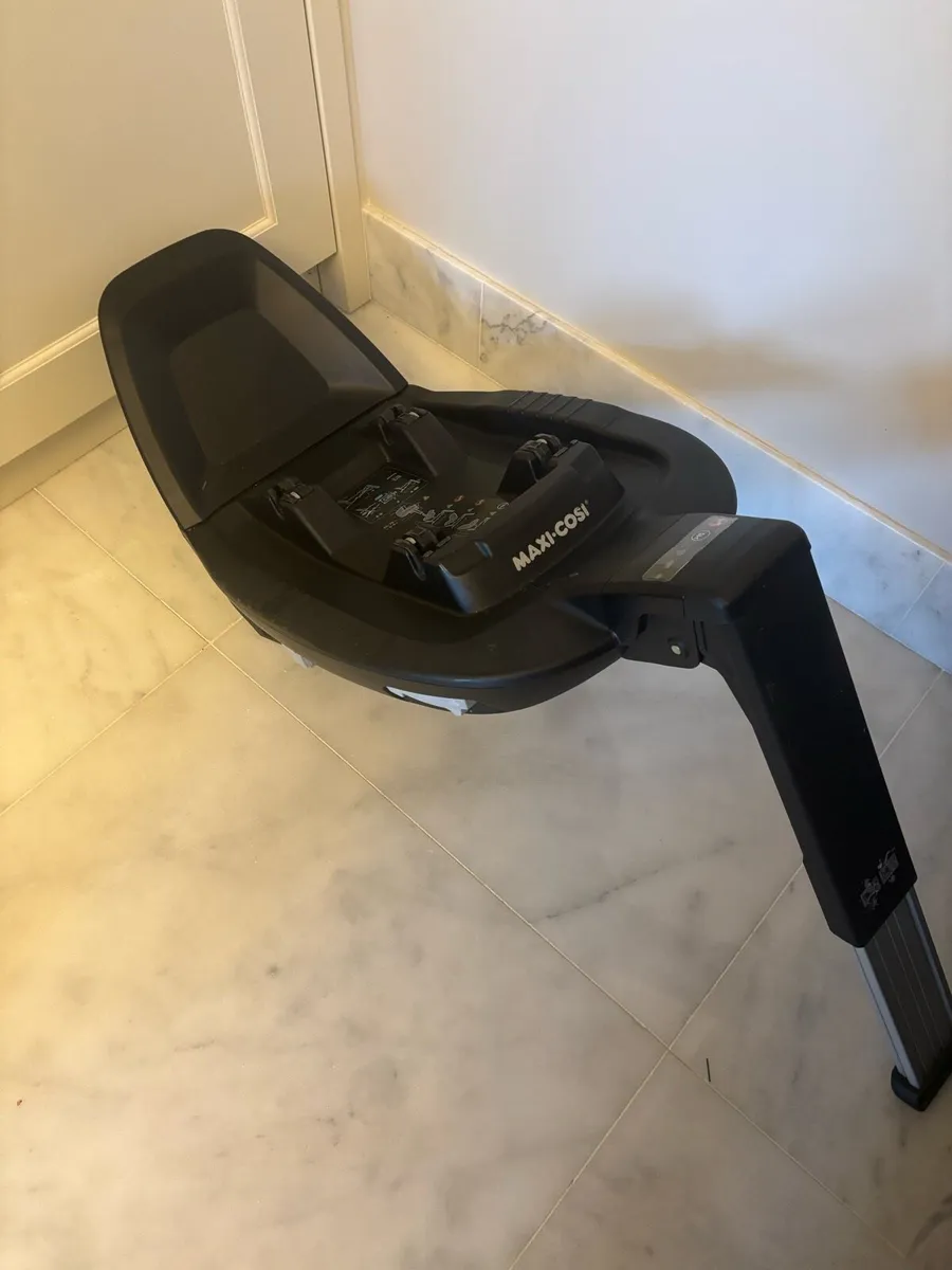 Maxi-Cosi Infant Car Seat + ISOFIX Base - Image 4