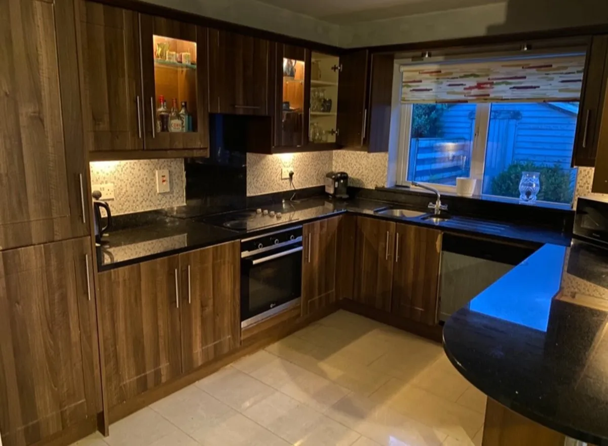 Kitchen with Granite worktop - Image 1