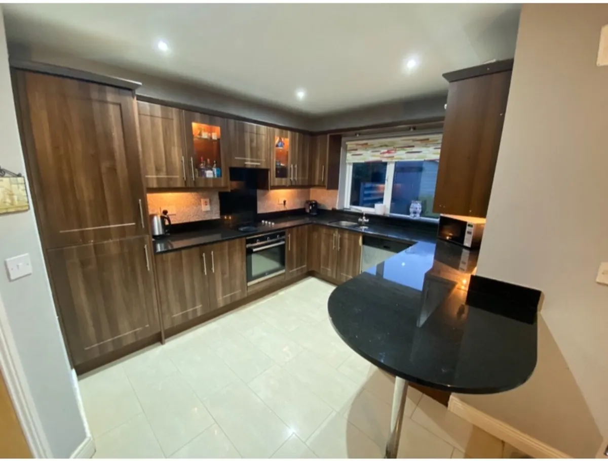Kitchen with Granite worktop - Image 3