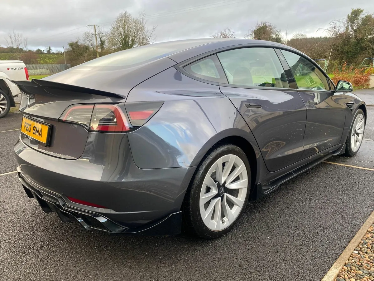 Tesla model 3 - Image 4