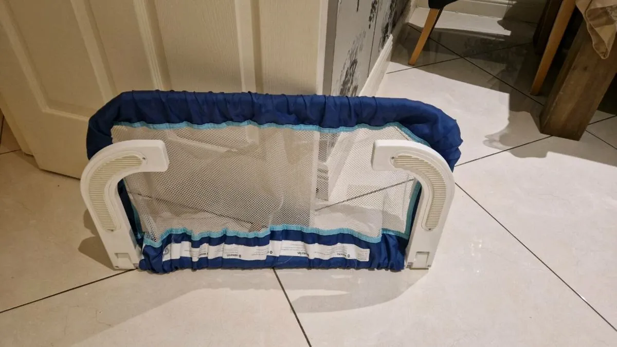 Foldable & extandable bed rail - Image 1