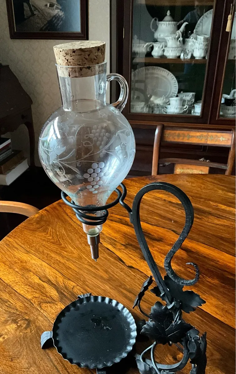 Vintage Etched Glass Wine Aerator,Metal Stand - Image 2