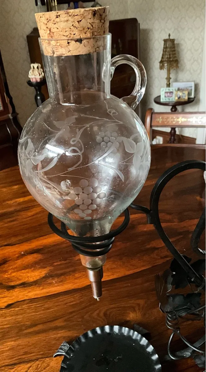 Vintage Etched Glass Wine Aerator,Metal Stand - Image 4