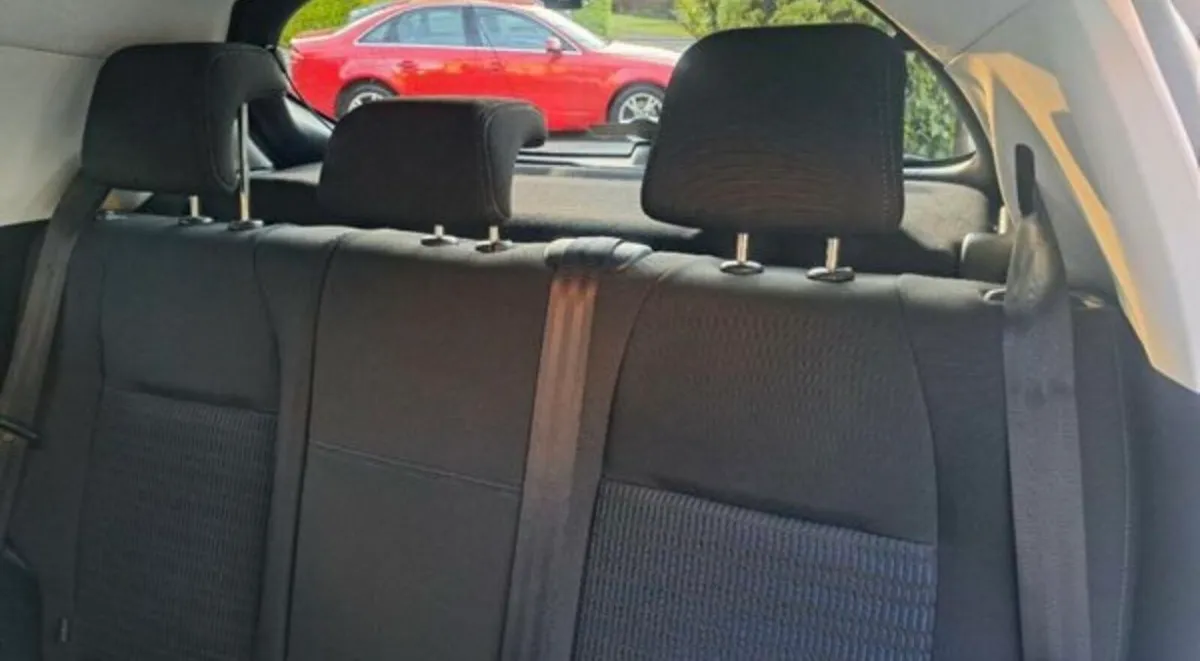 Peugeot 208 2014 AUTOMATIC LOW MILEAGE - Image 4