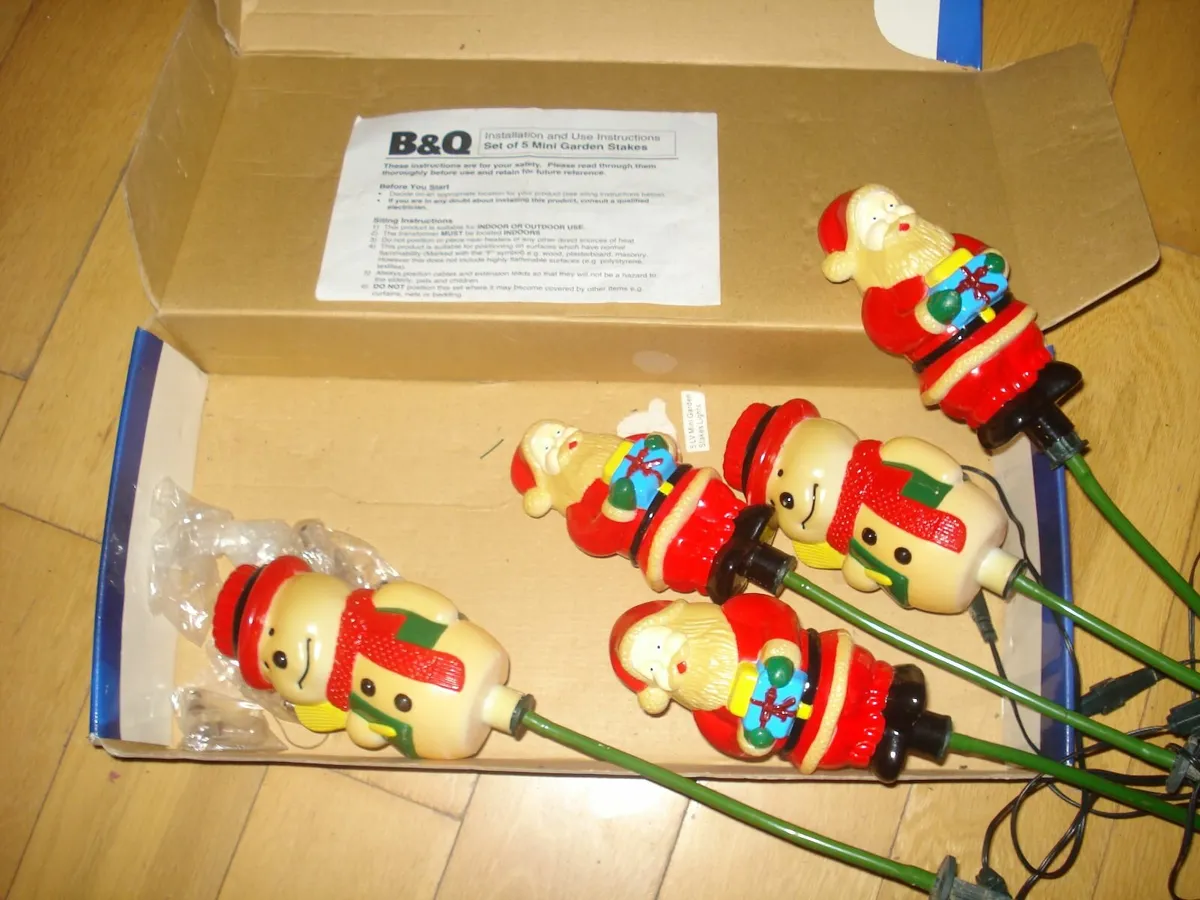 CHRISTMAS OUTDOOR LIGHT SET. - Image 1