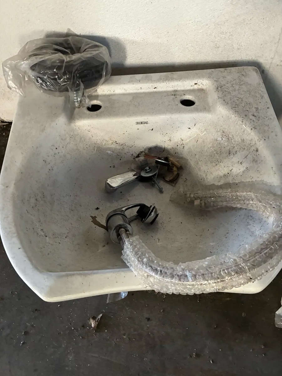 REM barbers sink taps and fittings all new €600 so