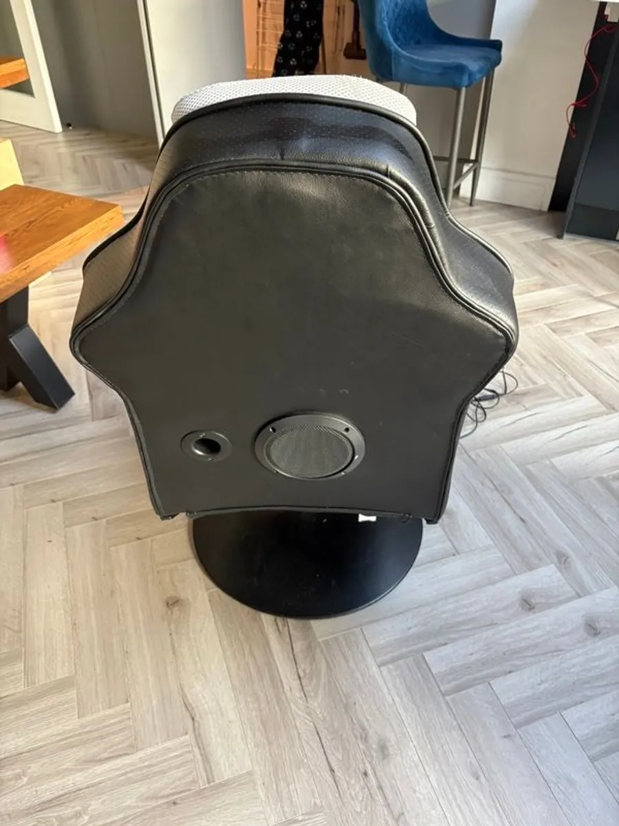 Gamer Chair And Steering Wheel - Image 3