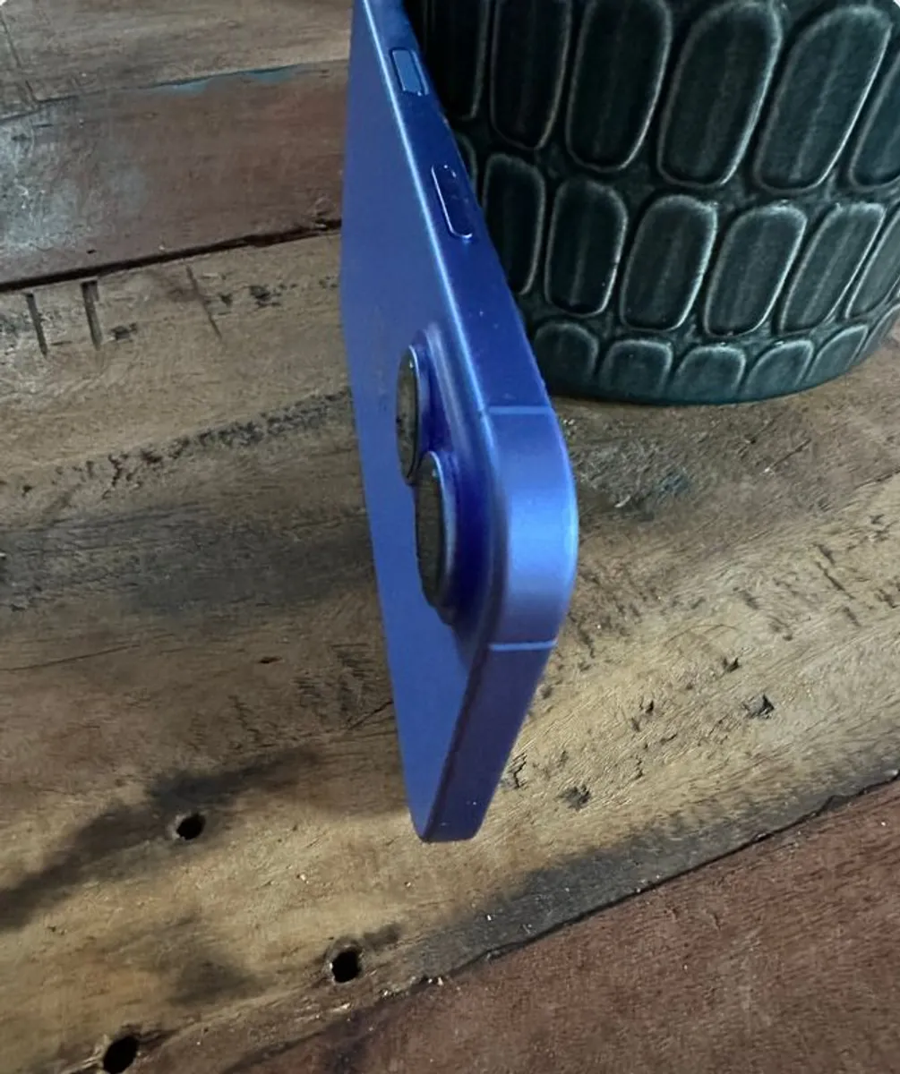 iPhone 16 | 256GB | Blue | Unlocked | Excellent Condition - Image 3