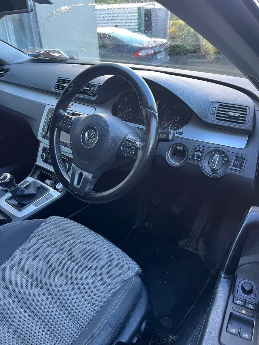 Volkswagen Passat 2008 - Image 2