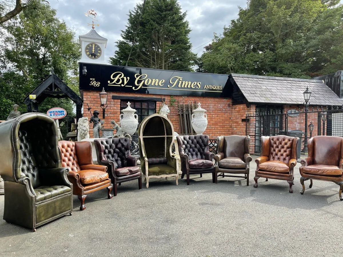 Antique chesterfield chairs 🎄🎄🎄 - Image 1