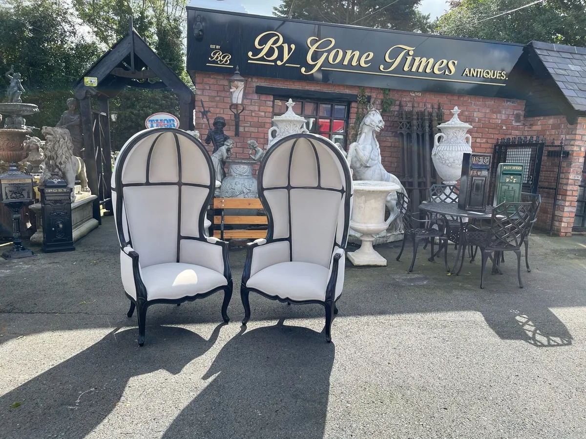 Antique chesterfield chairs 🎄🎄🎄 - Image 3