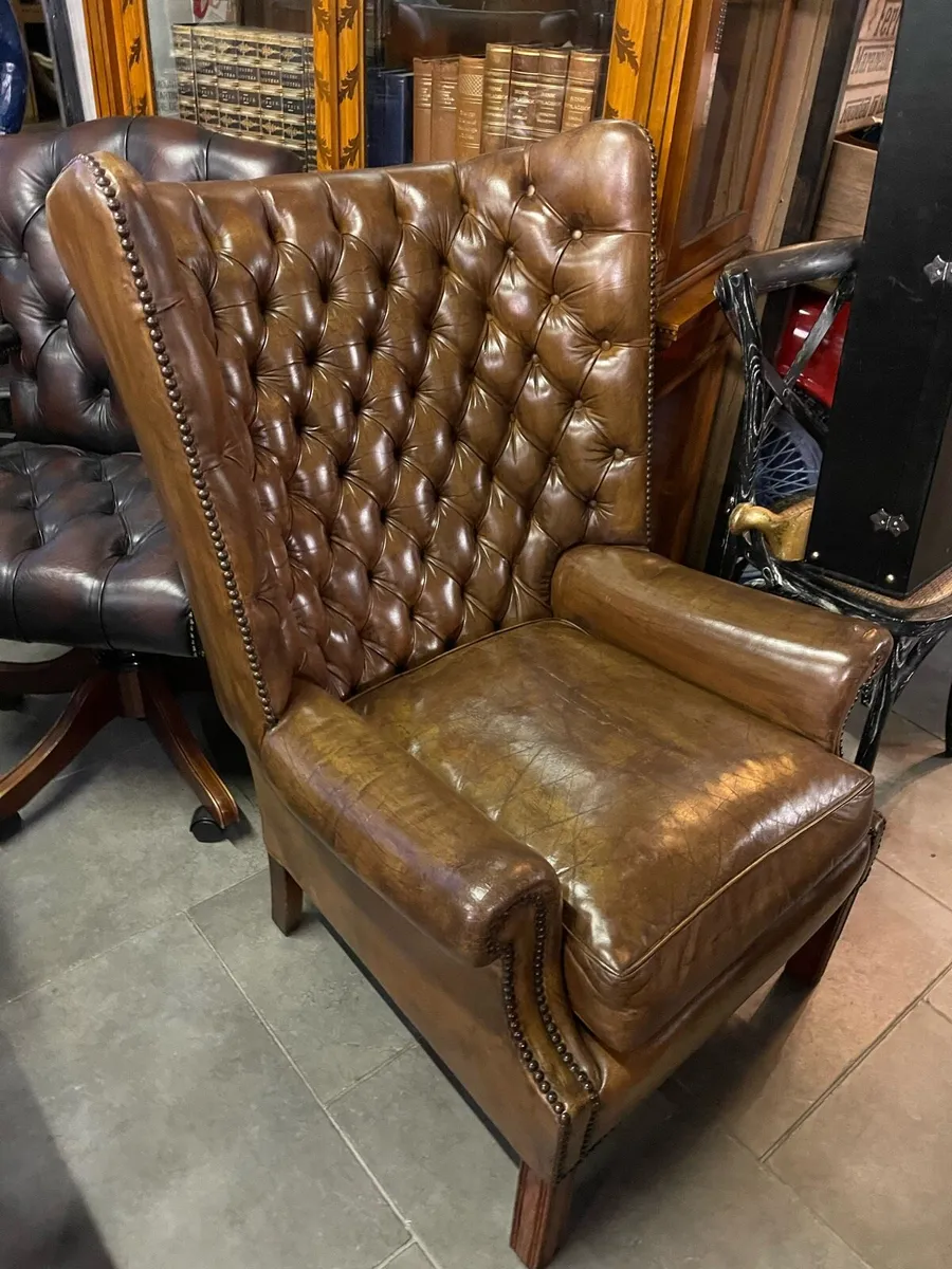 Antique chesterfield chairs 🎄🎄🎄 - Image 4