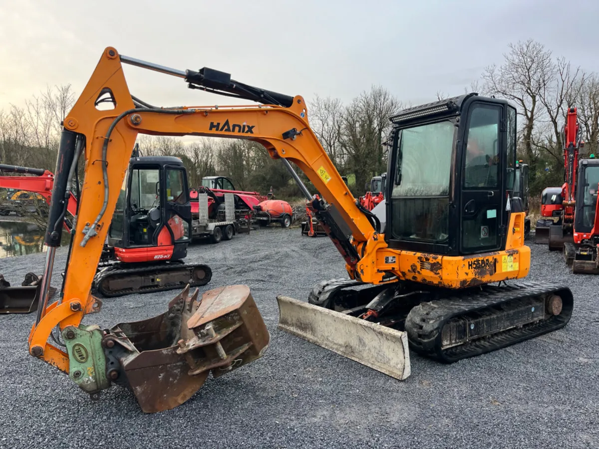 Hanix H55DR Mini Excavator - Image 2