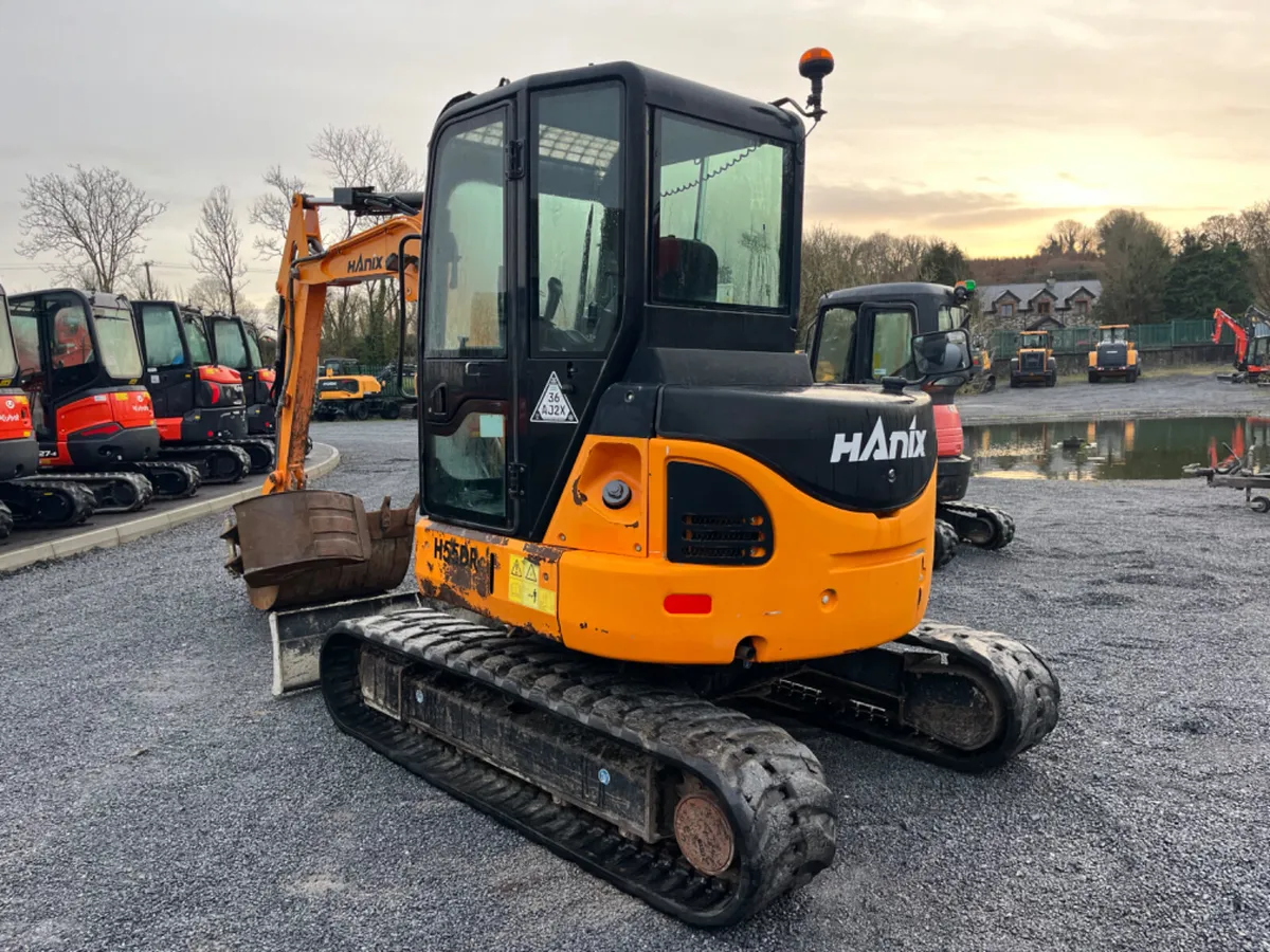 Hanix H55DR Mini Excavator - Image 3