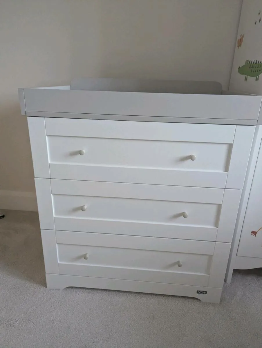 Changing table chest of drawers - Image 1