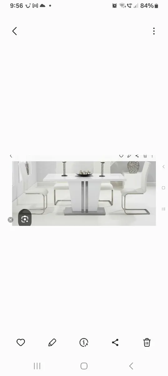 Table and chairs - Image 1