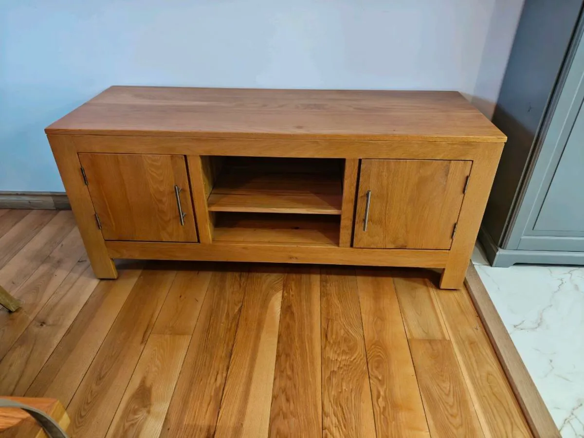 Solid oak tv stand - Image 1