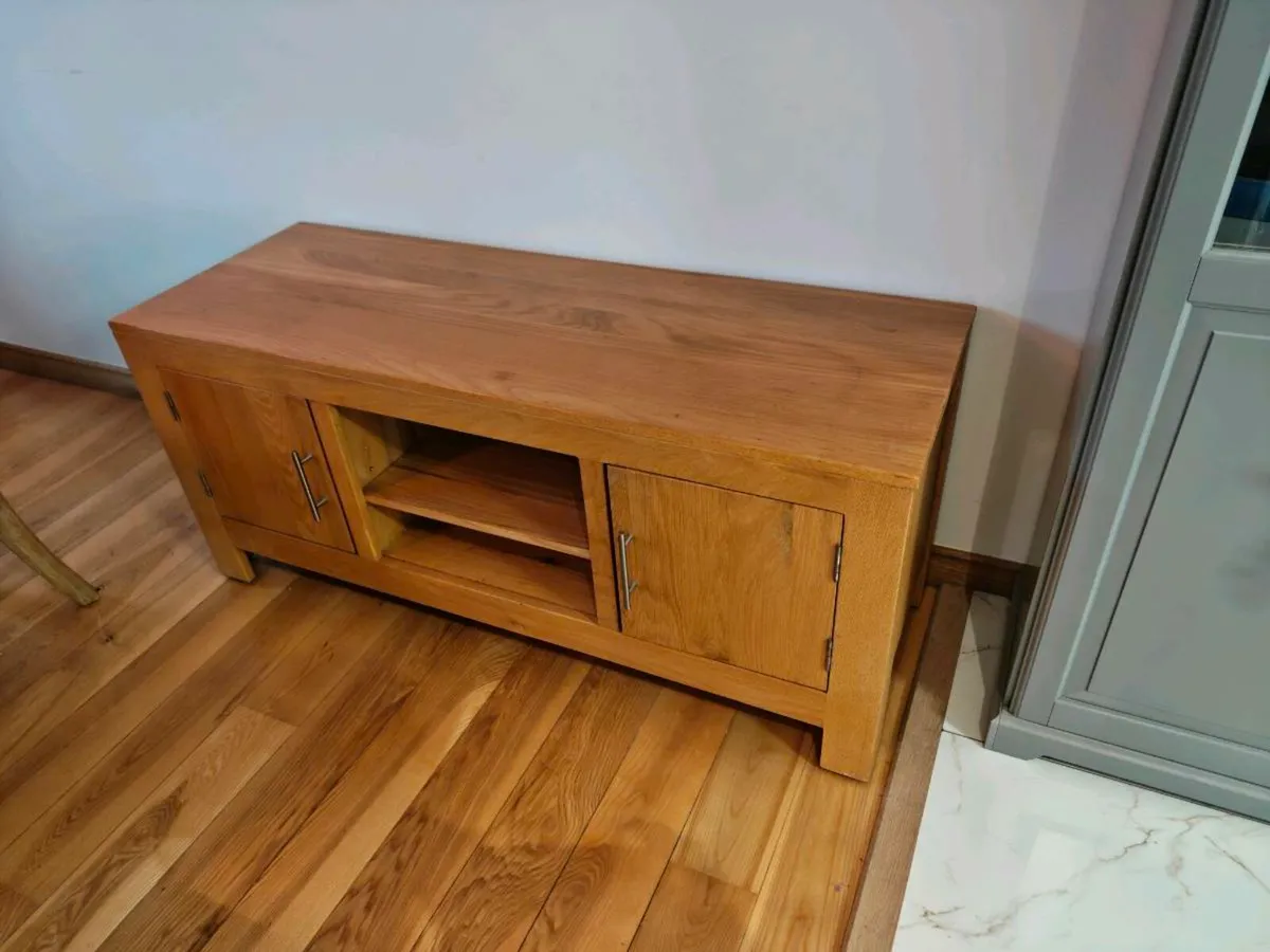 Solid oak tv stand - Image 2