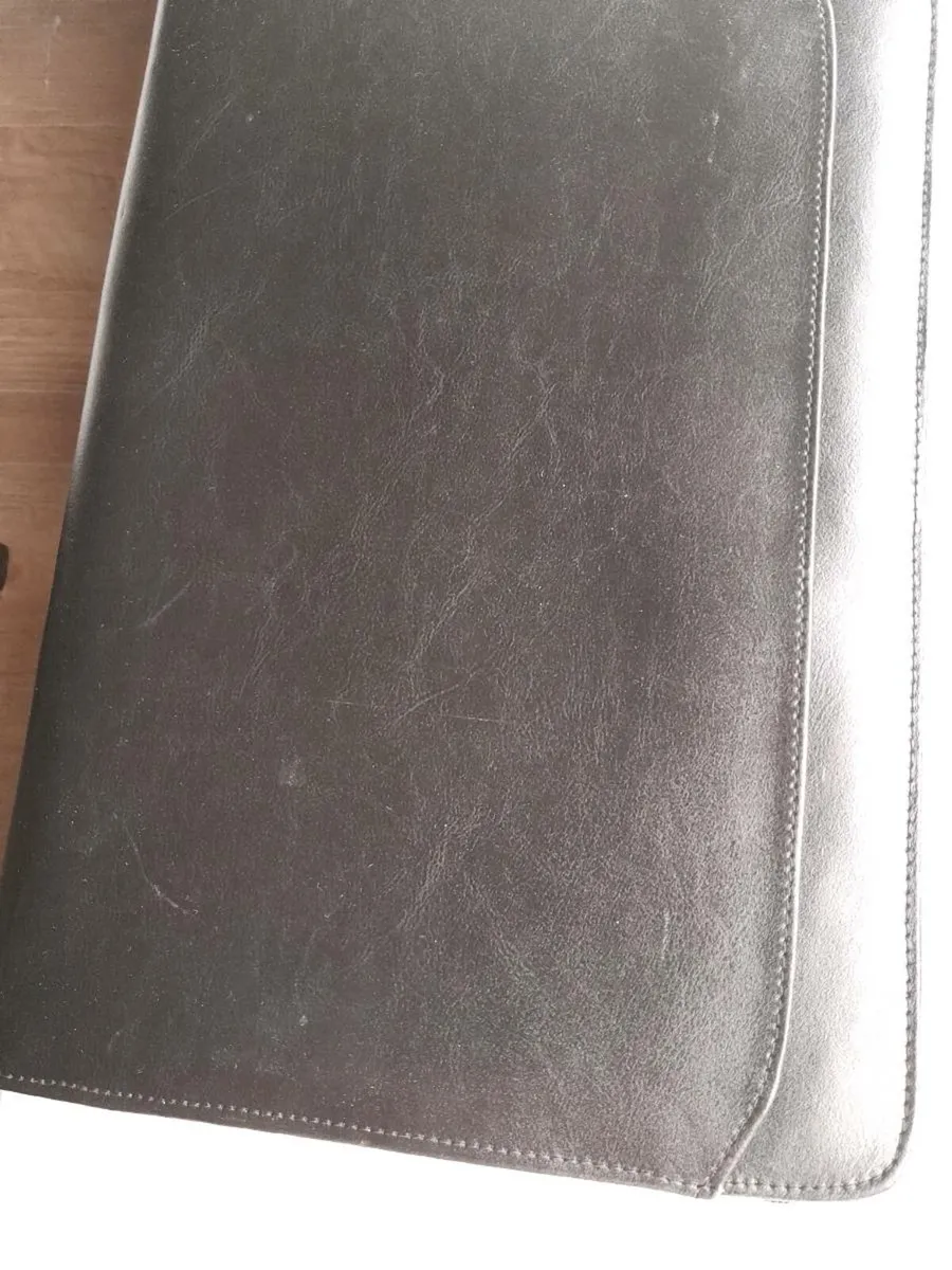 Black leather document newLeathet document cast - Image 3