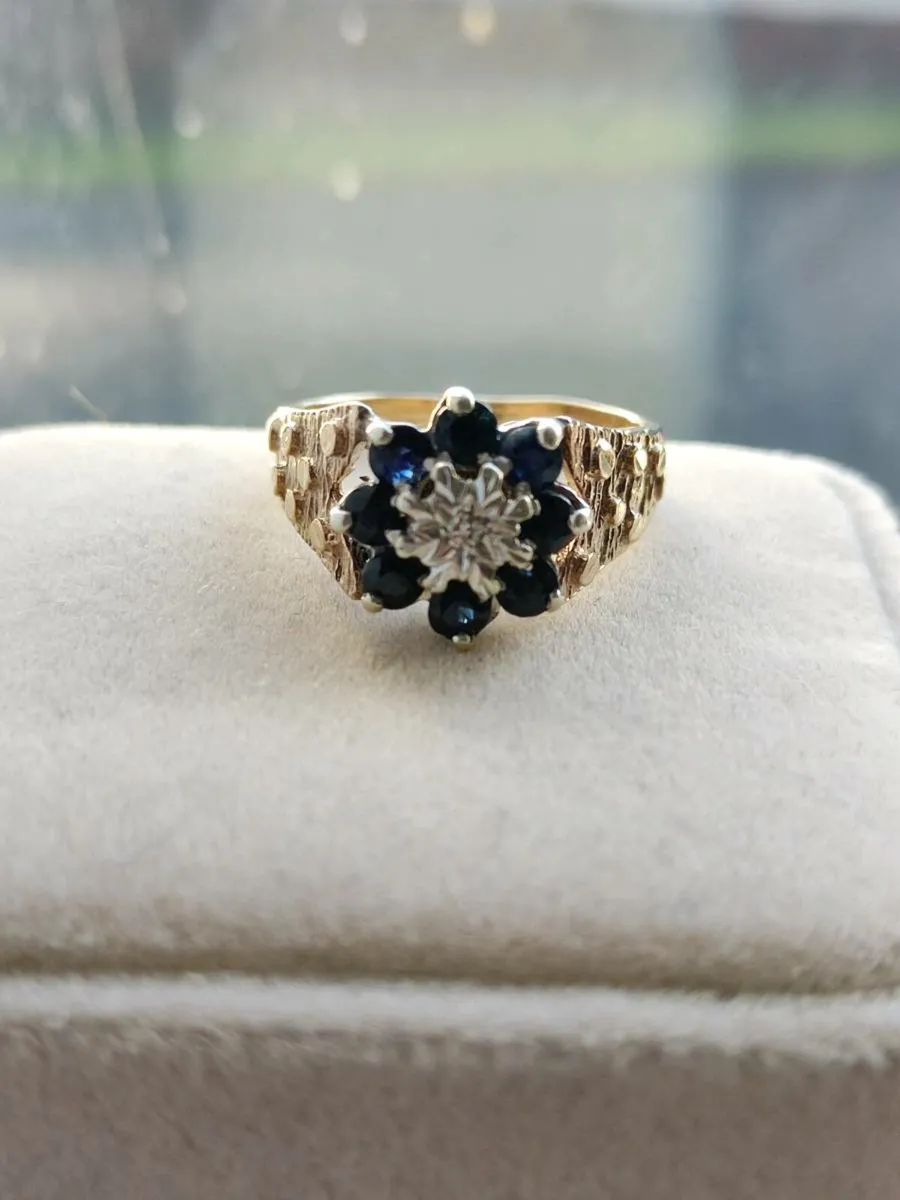9 CT Gold Diamonds Sapphire ring - Image 1