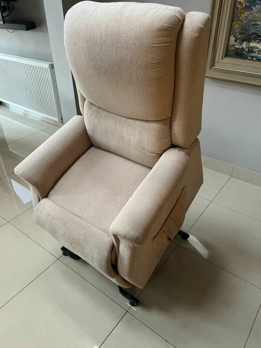 Rise and Recline Electric powered chair - Image 1