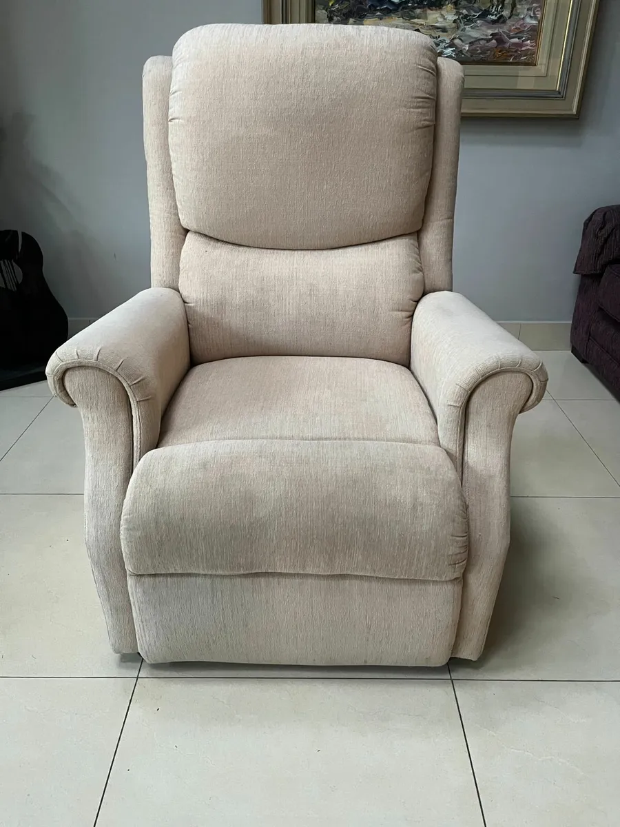 Rise and Recline Electric powered chair - Image 2