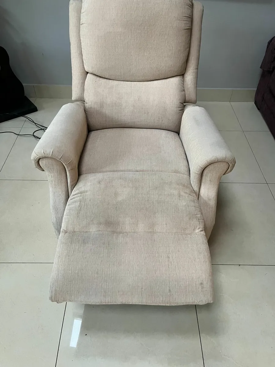 Rise and Recline Electric powered chair - Image 3