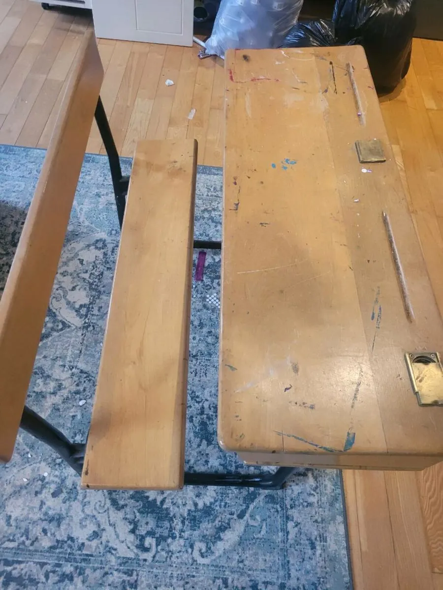 Old school desk - Image 1