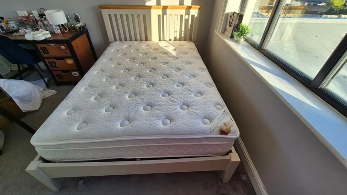 Hampstead Two Tone Double Bed with top quality coil Sprung Mattress - Image 4