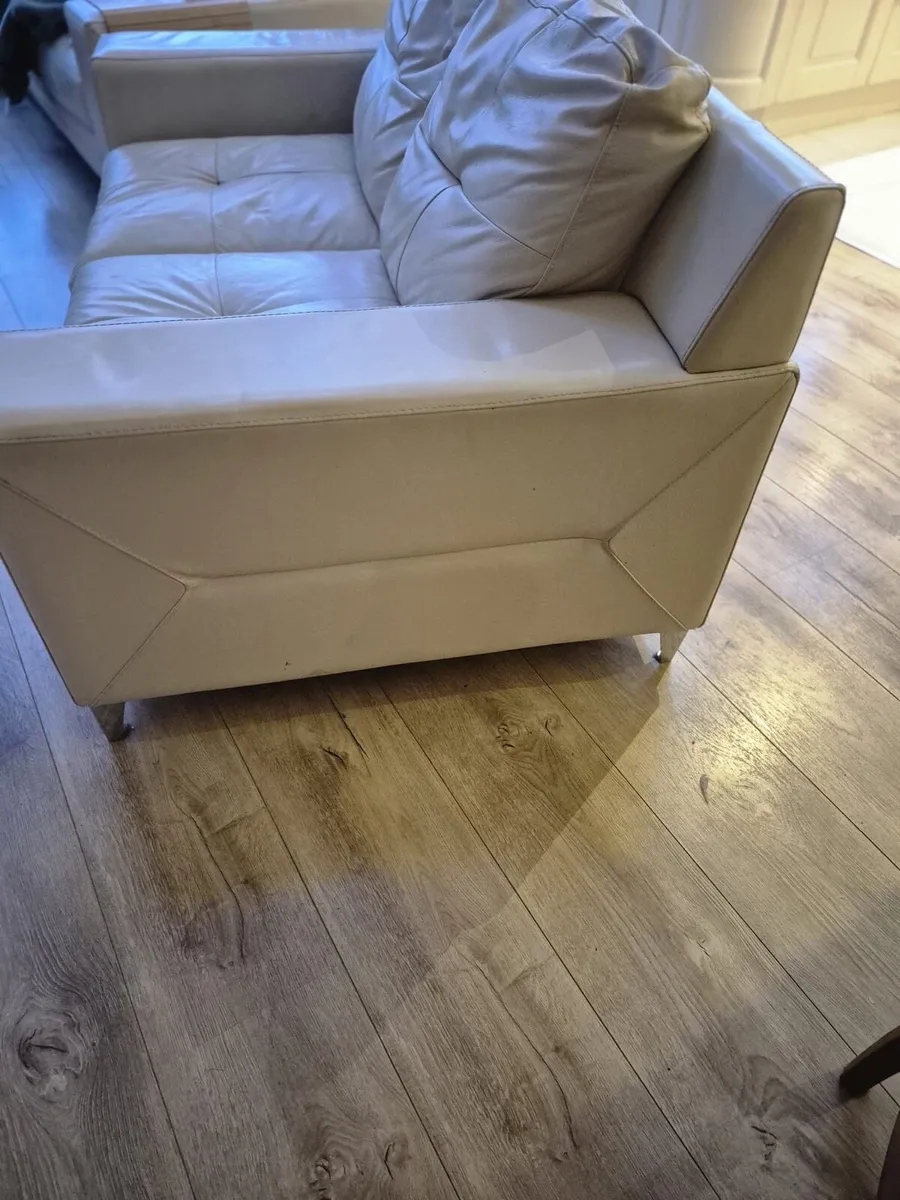 2 seater Leather sofa - Image 2