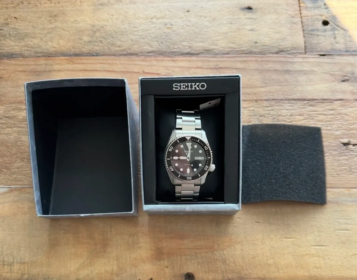 Seiko 5 Sports SKX Sports Style 38mm Watch - Image 2