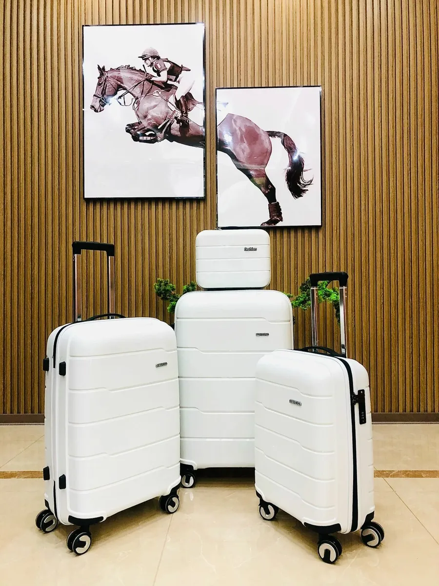 Perfect Christmas Gift. 4pcs set suitcases. - Image 4