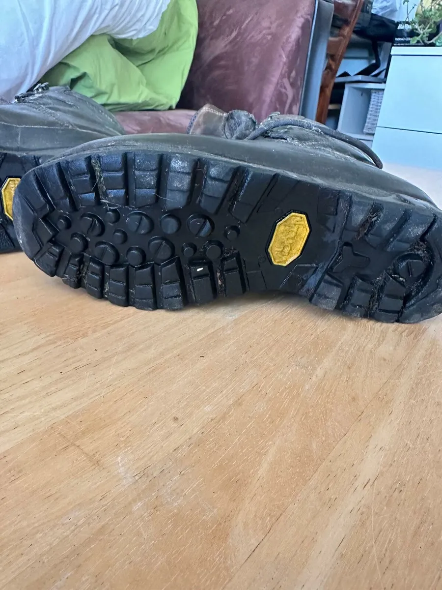 Hiking boots - Image 4