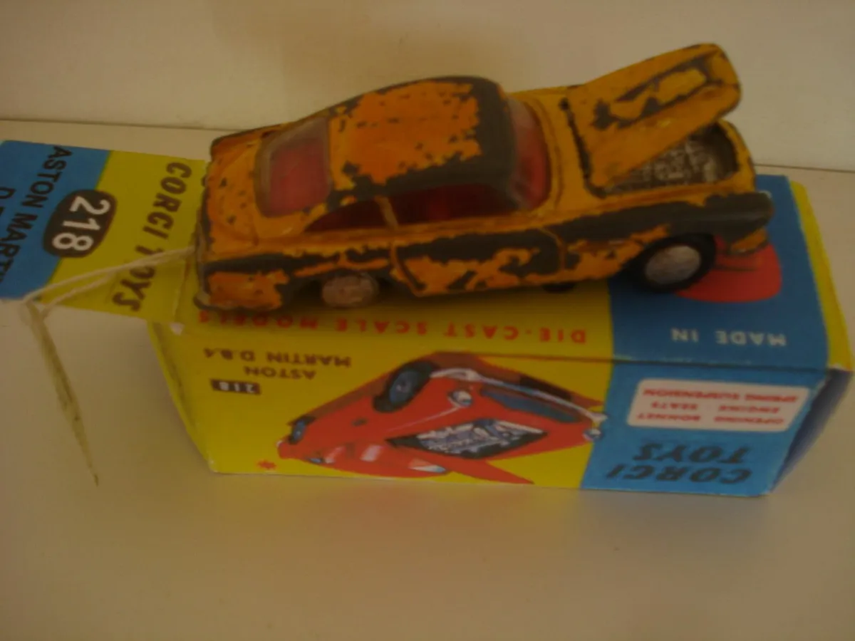 OLD CORGI NO 218 ASTON MARTIN DB4 MODEL. 1/43 . - Image 2