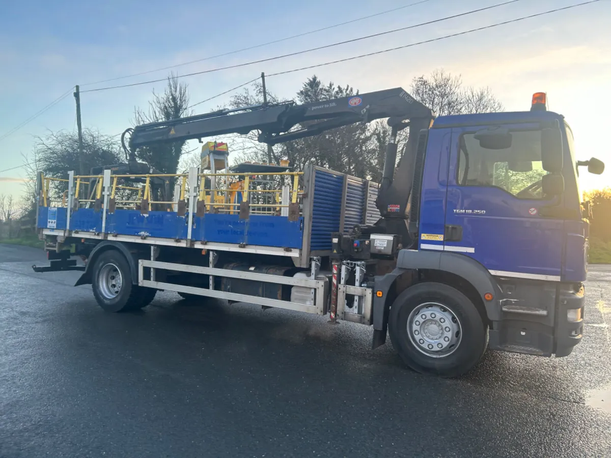 2017 man tgm18.250 18 ton flat with remote crane - Image 4