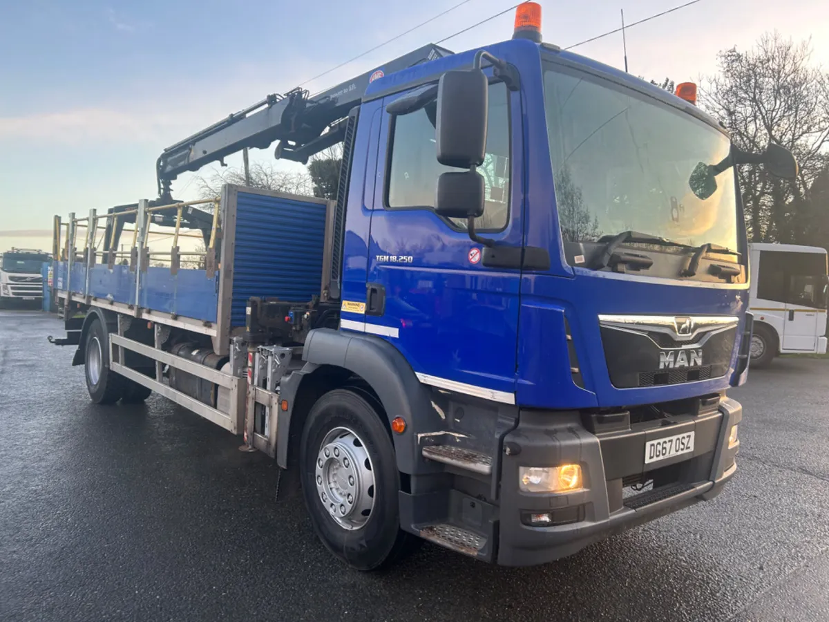 2017 man tgm18.250 18 ton flat with remote crane - Image 3