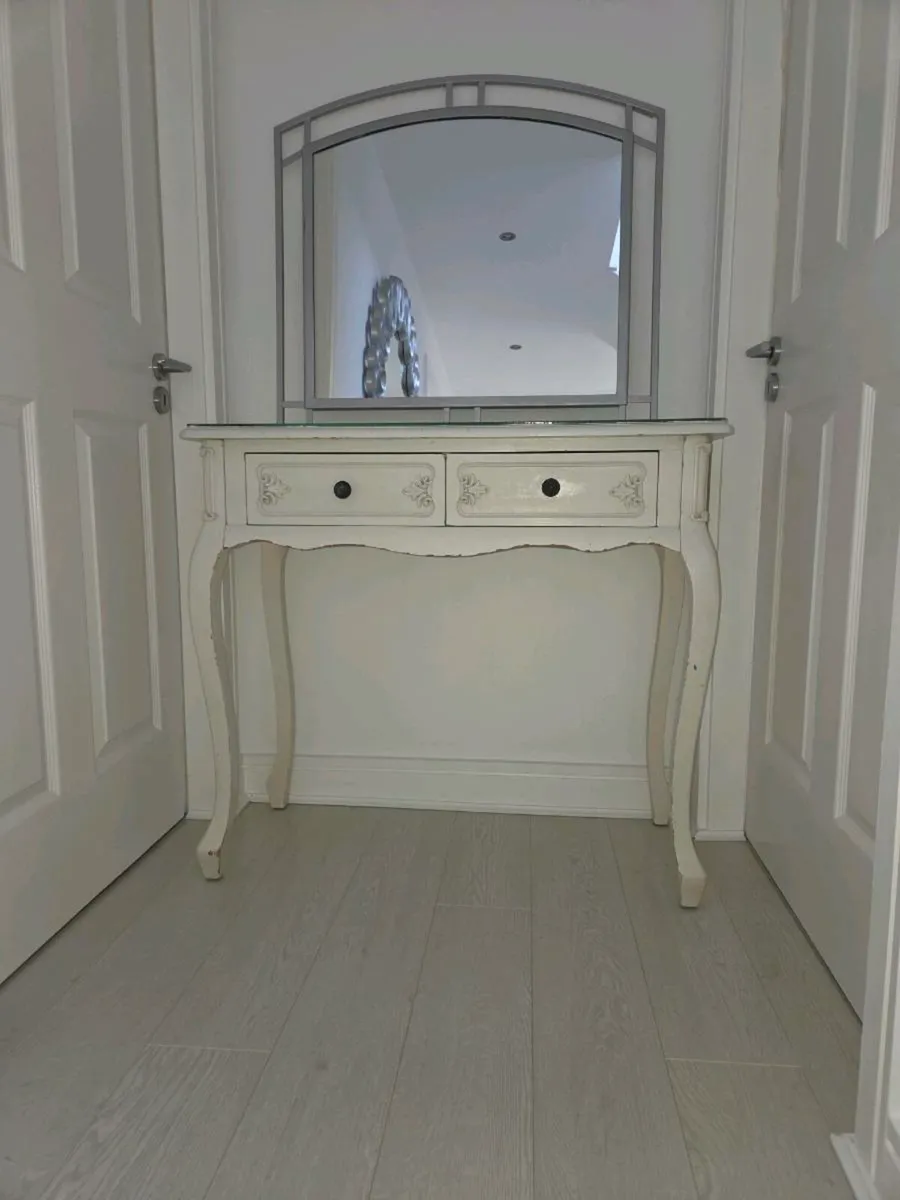 Dressing table and night table - Image 1