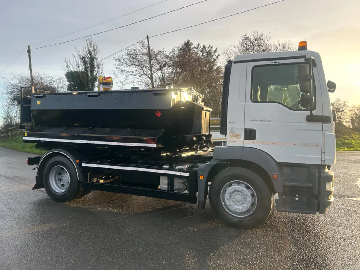 2016 man 18.250 18 ton tar hotbox - Image 4