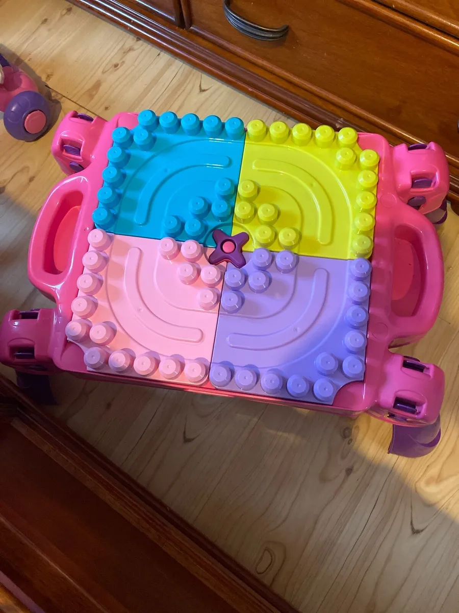 Mega Bloks Table - Image 1