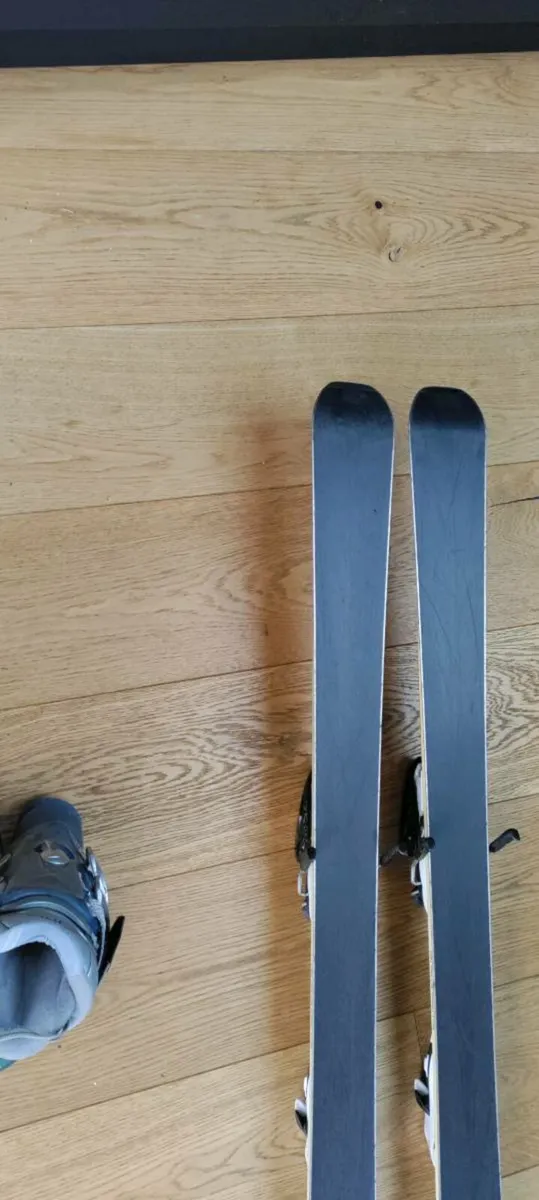Ski boots and skis / poles - Image 4