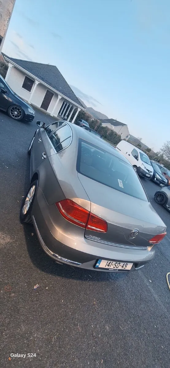 Volkswagen Passat 2014 - Image 2