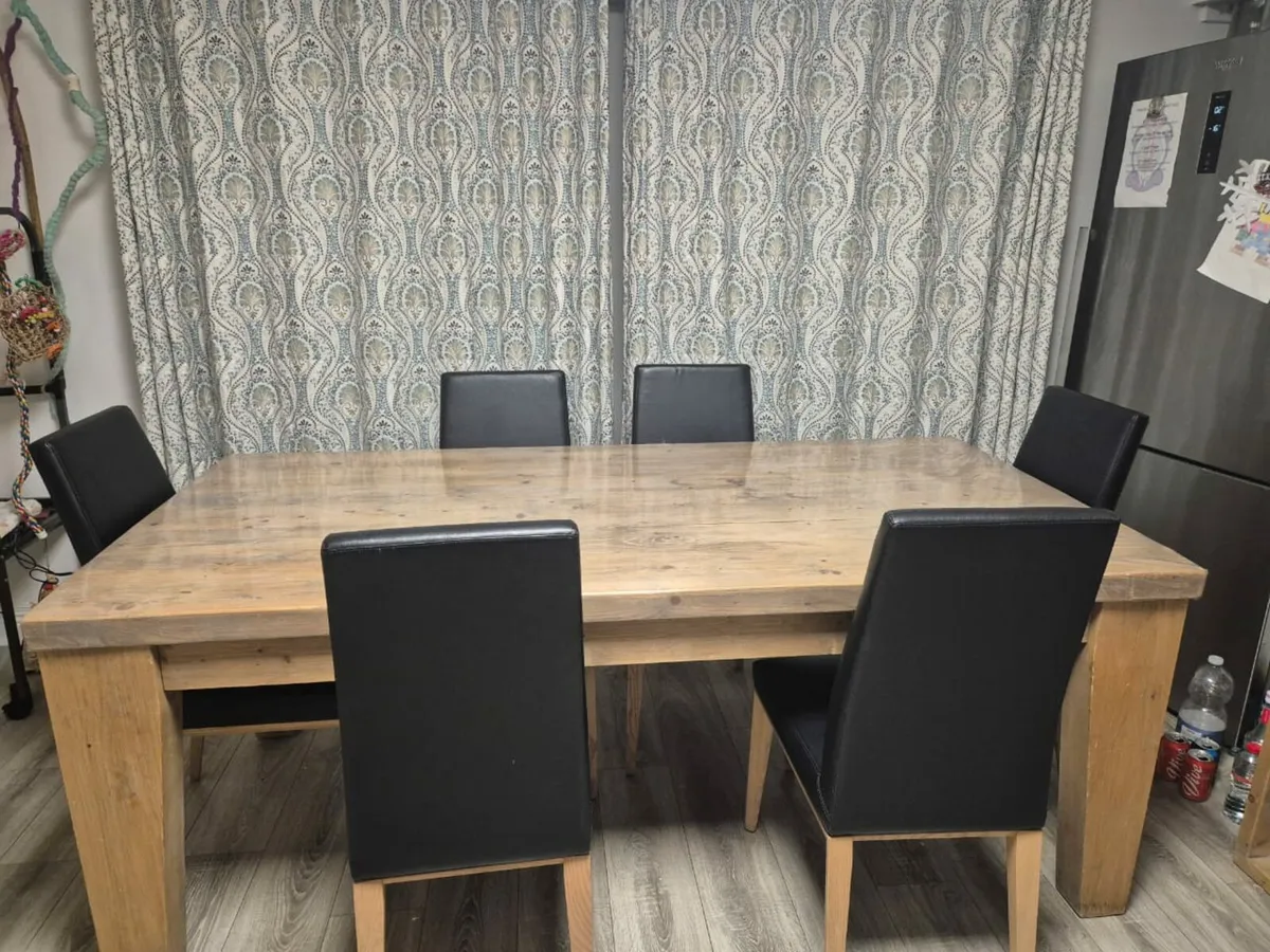Dining table and 7 chairs - Image 1