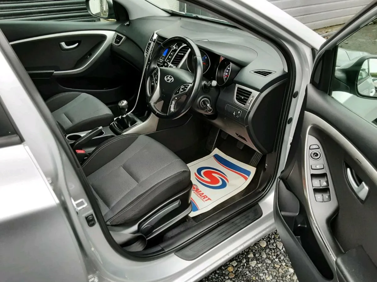 Hyundai i30 Est 2014 Diesel very low KLMs - Image 3