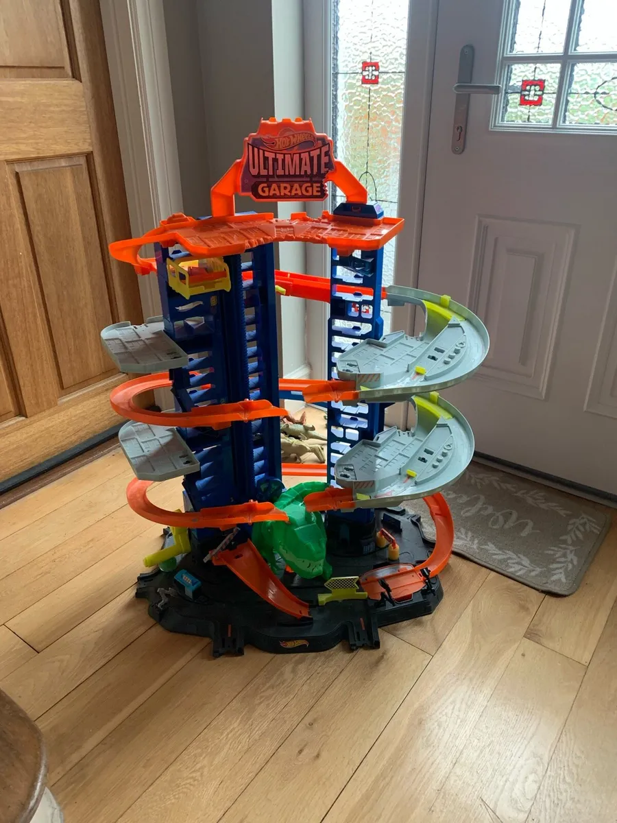 Hot Wheels city ultimate garage playset - Image 1
