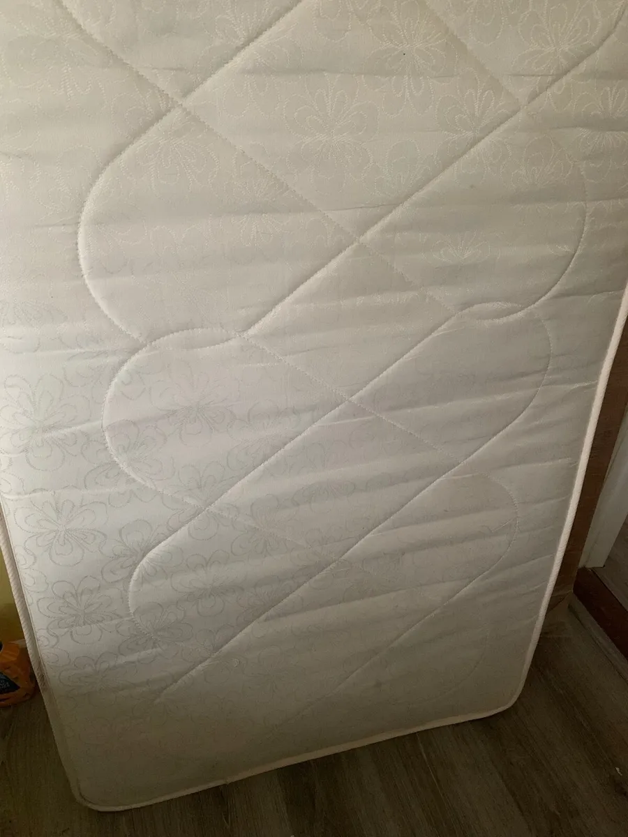 Single mattress like new used in spare room