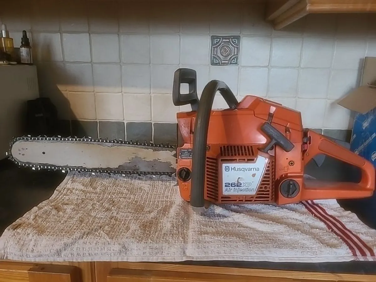 Husqvarna 262xp Professional Chainsaw - Image 1
