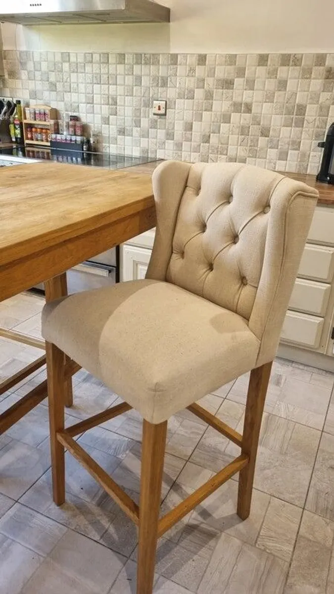 Breakfast bar and bar stools - Image 2