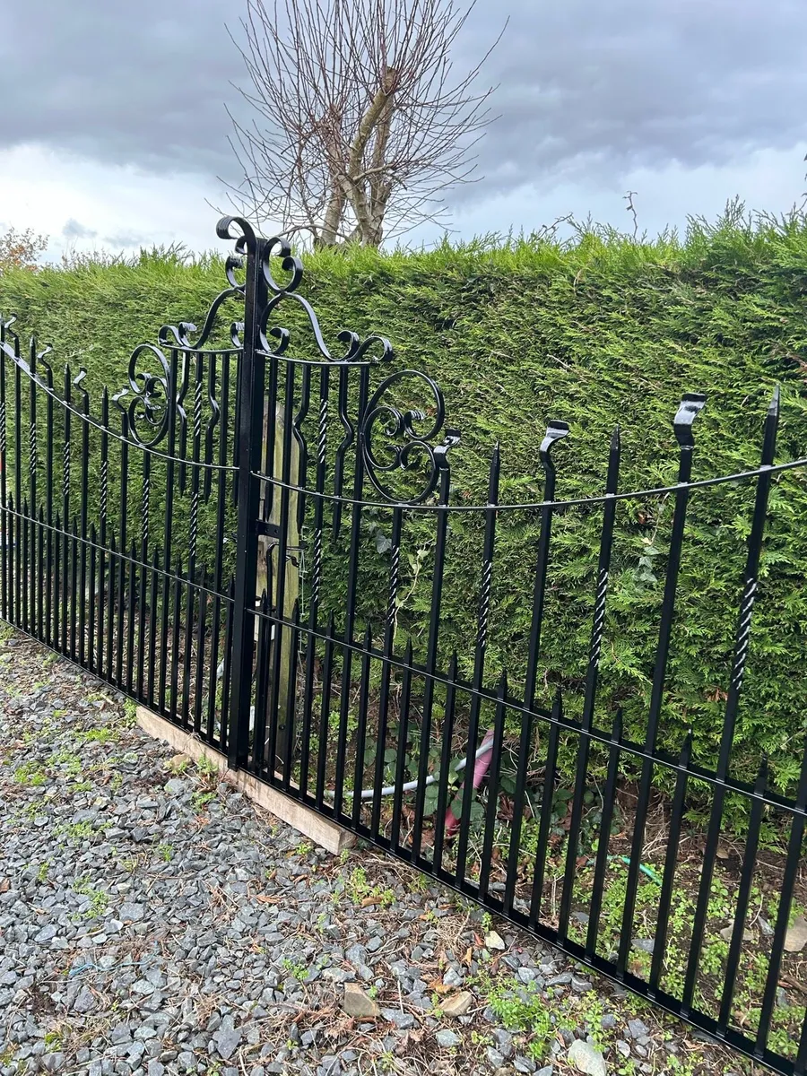 Entrance gates - Image 1